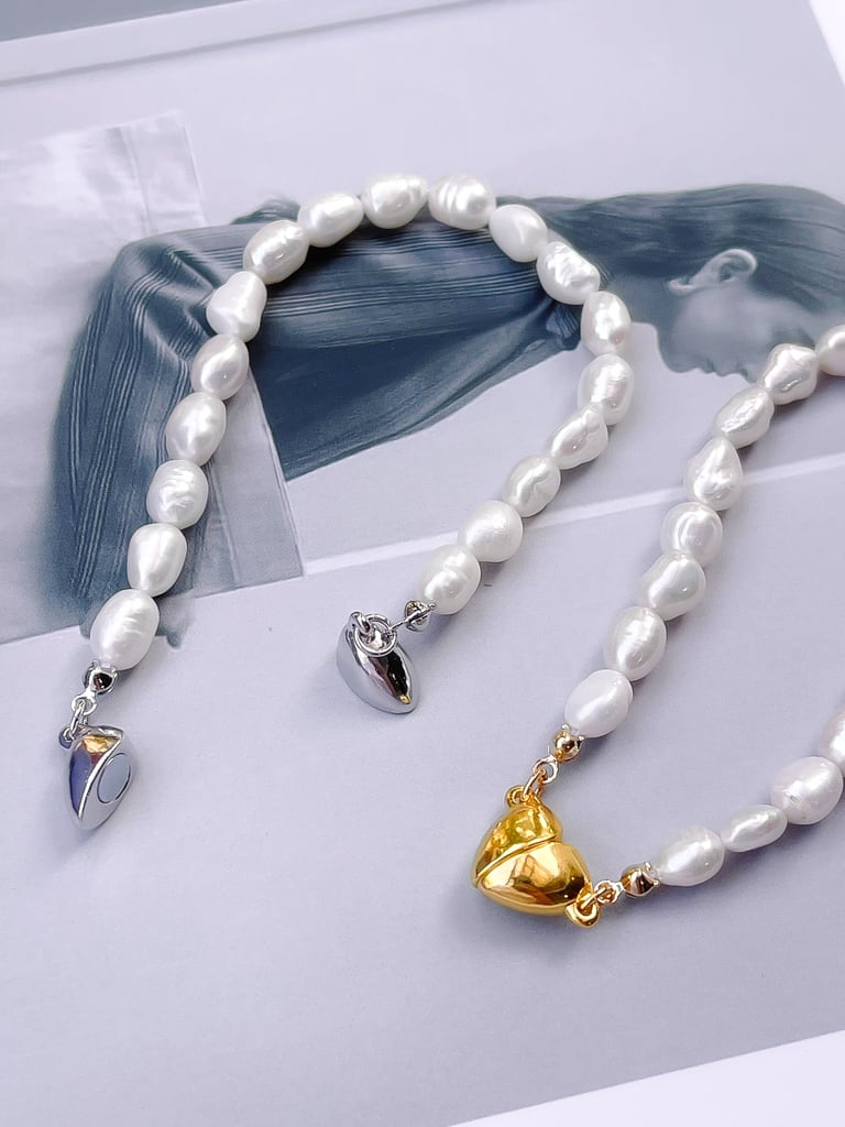 Magnet heart & Pearl neck
