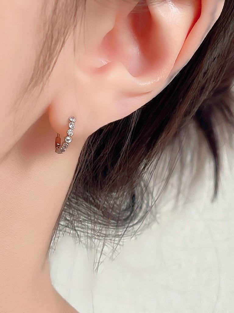 8 crystal hoop ring