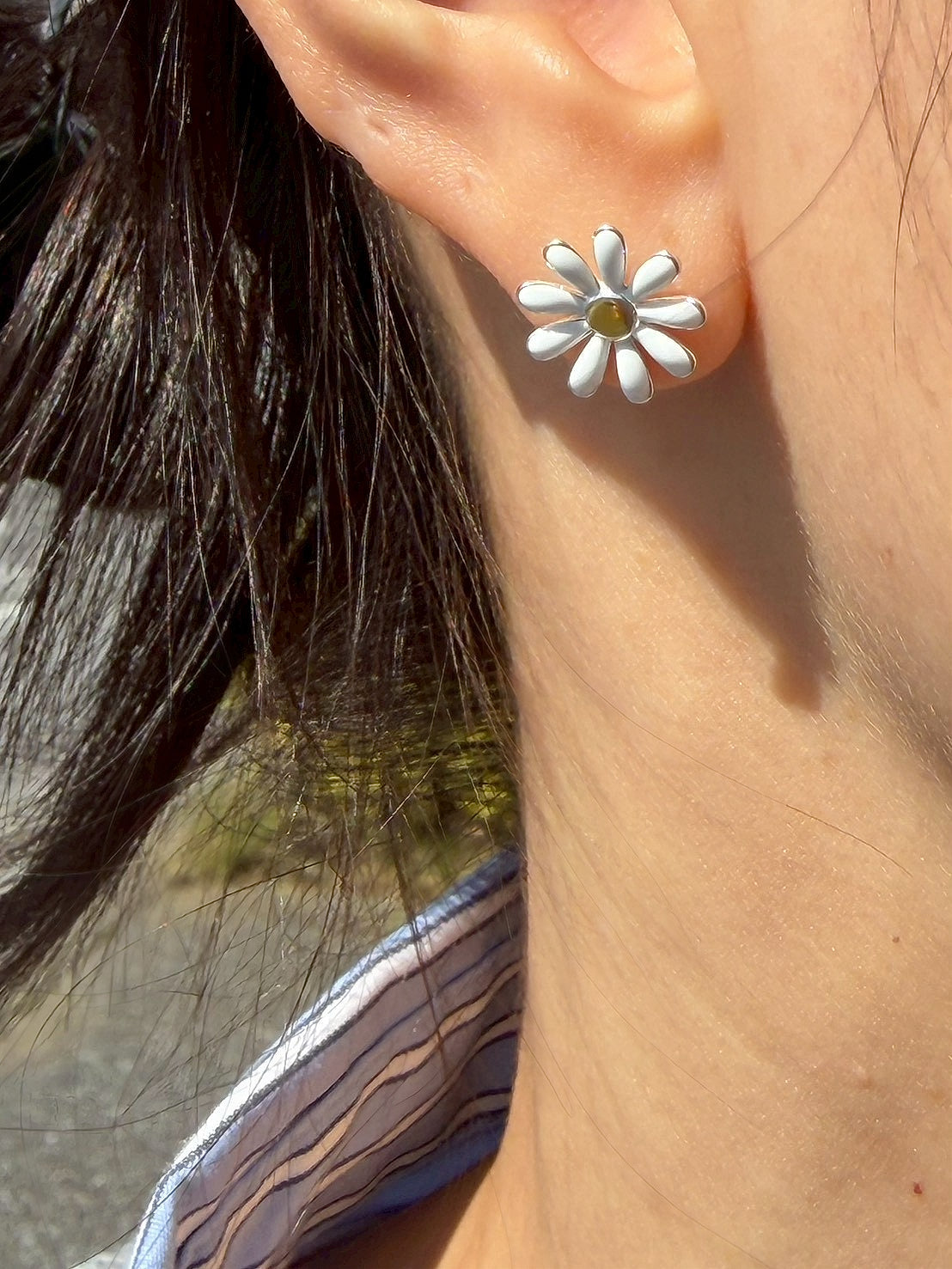 B. Daisy （Silver 925） – at3