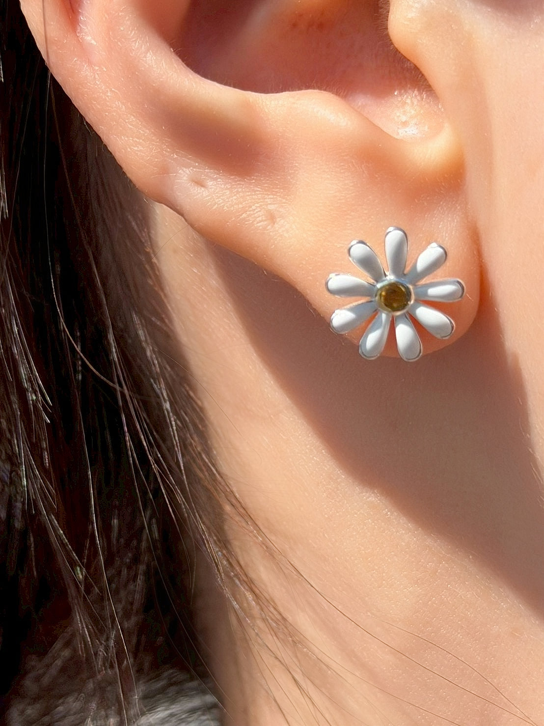 B. Daisy （Silver 925） – at3