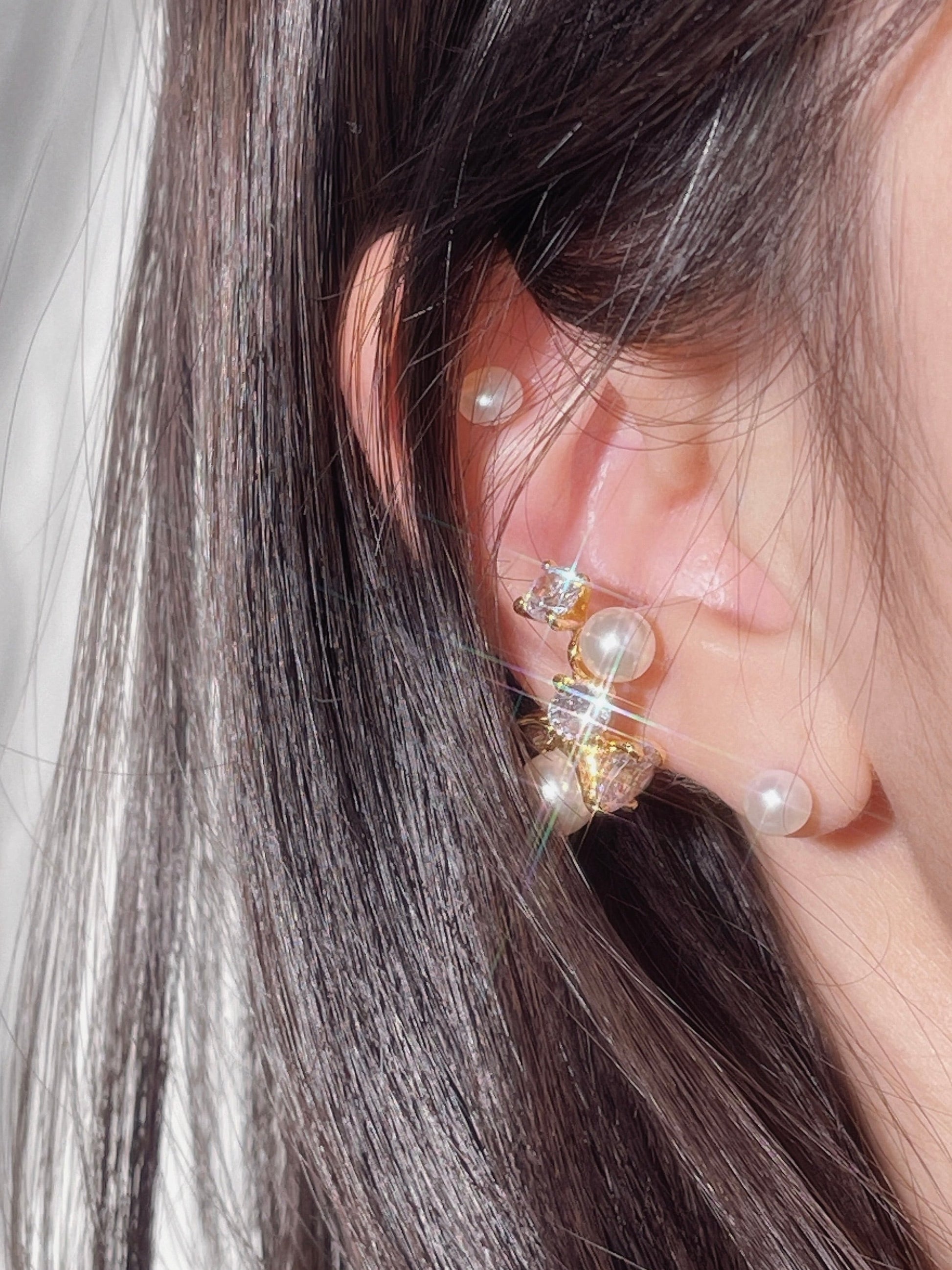 B. pearl cuff (イヤーカフ)
