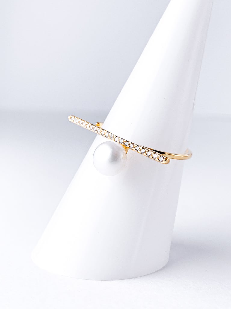 Stick pearl ring