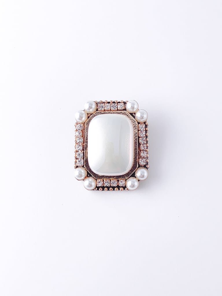 Square pearl（ブローチ）