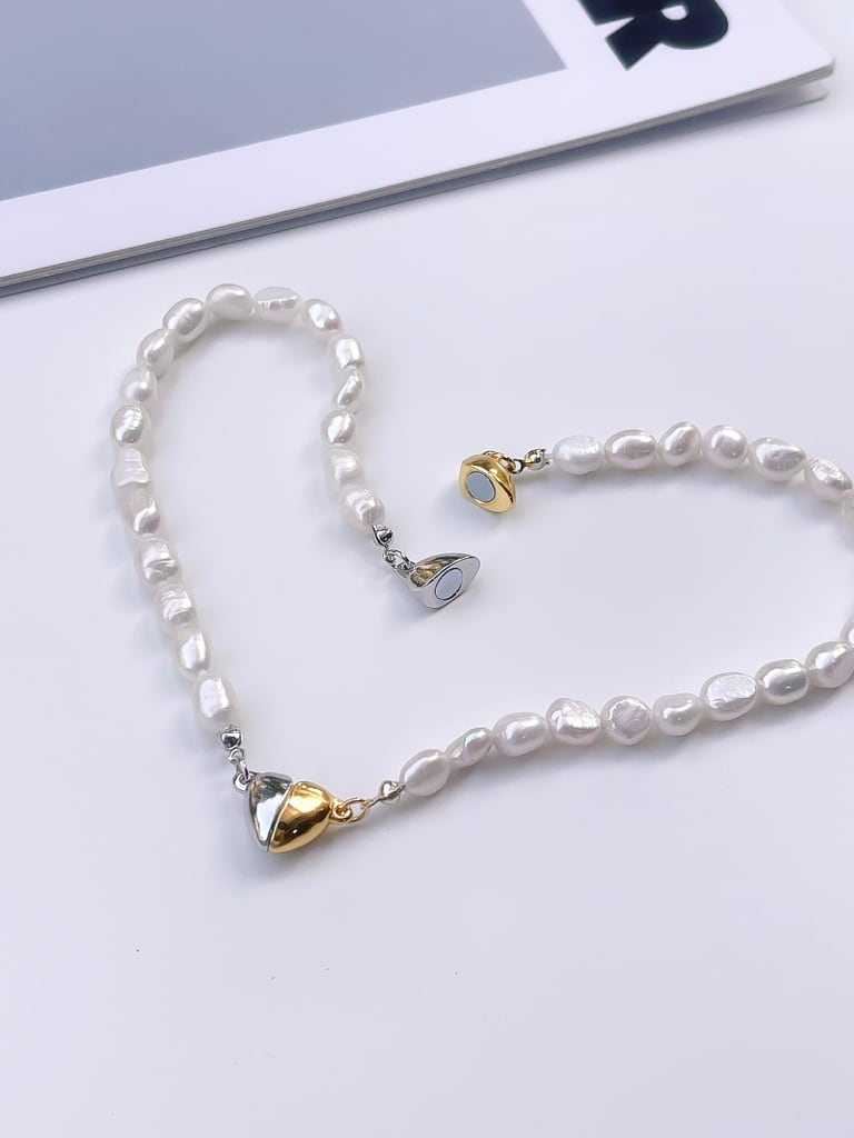Magnet heart & Pearl neck