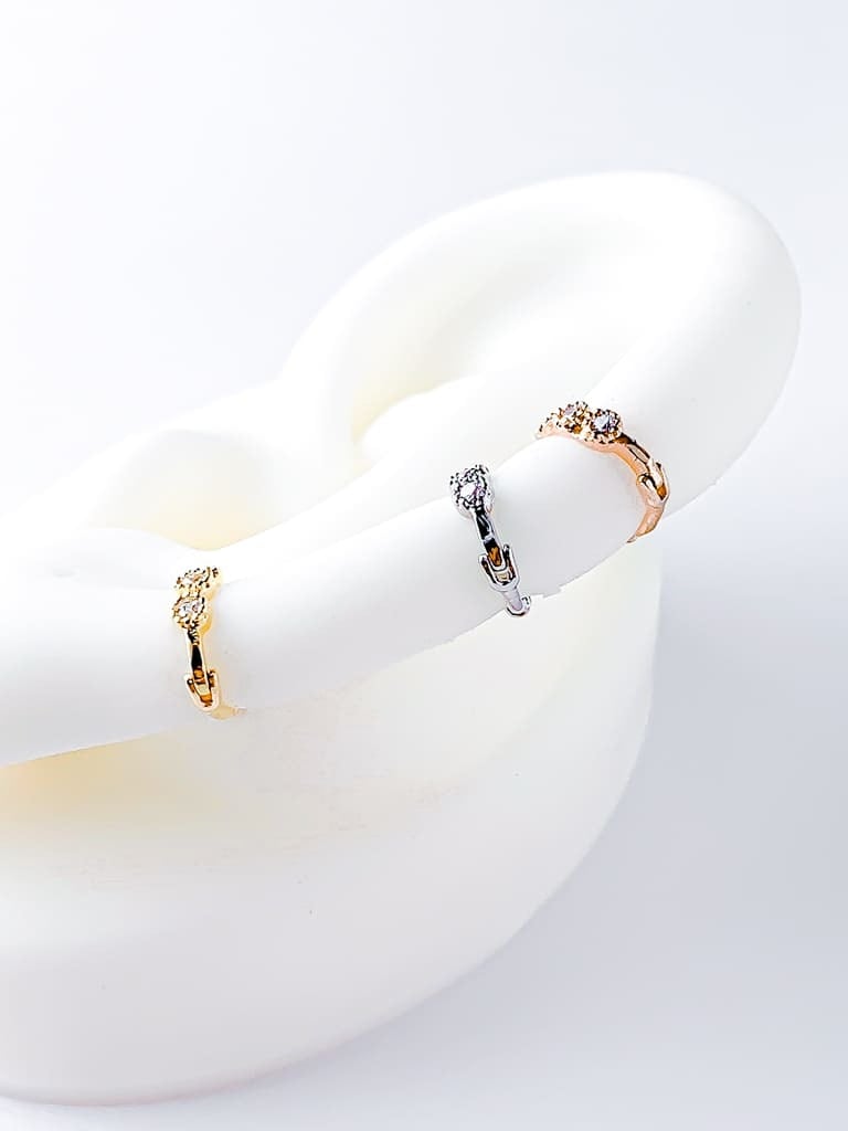 3 crystal dots ring