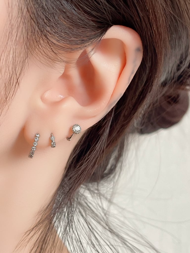 8 crystal hoop ring