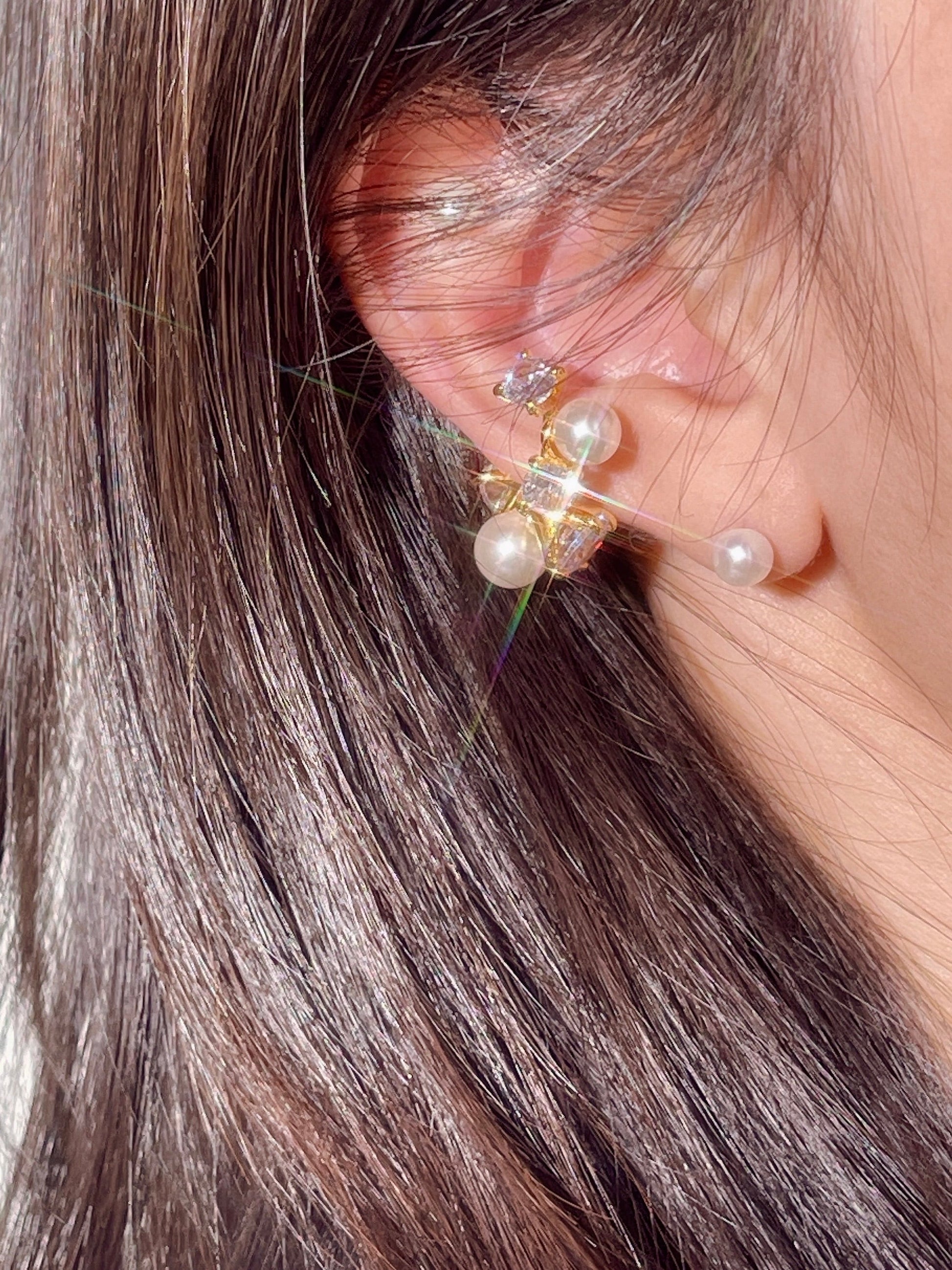 B. pearl cuff (イヤーカフ)