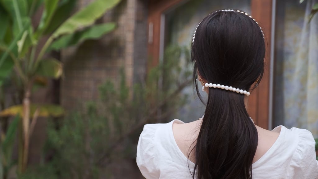 Pearl long hair clip