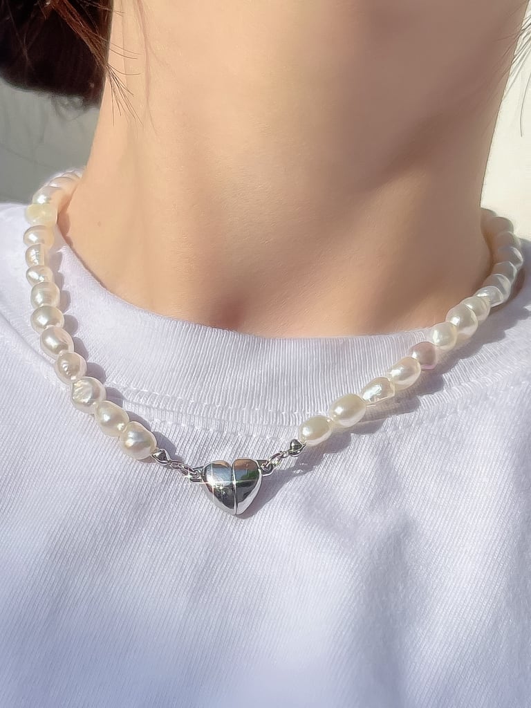 Magnet heart & Pearl neck