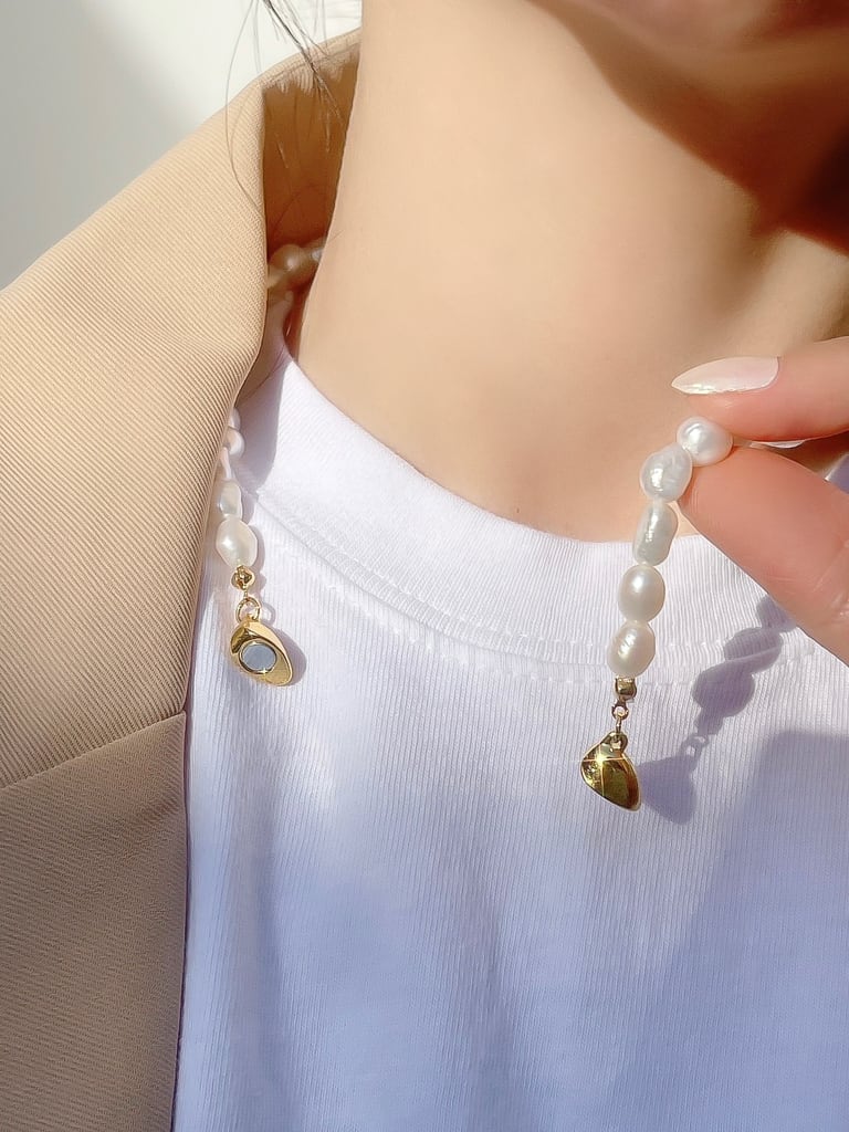 Magnet heart & Pearl neck