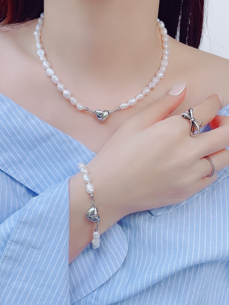 Magnet heart & Pearl neck