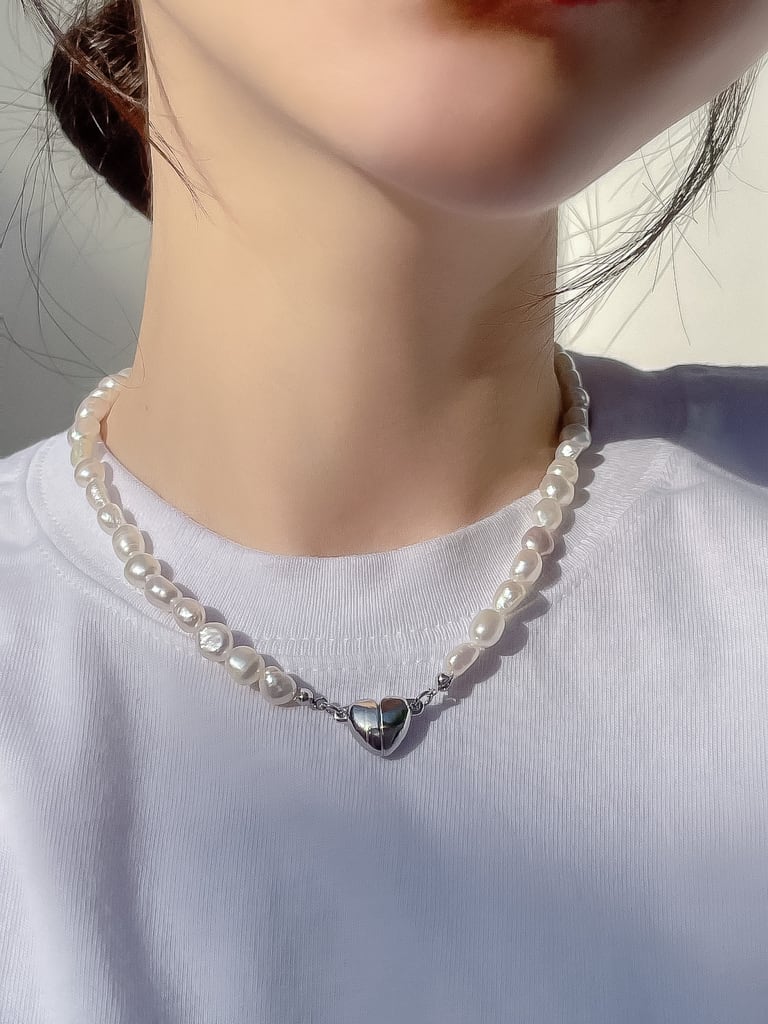 Magnet heart & Pearl neck