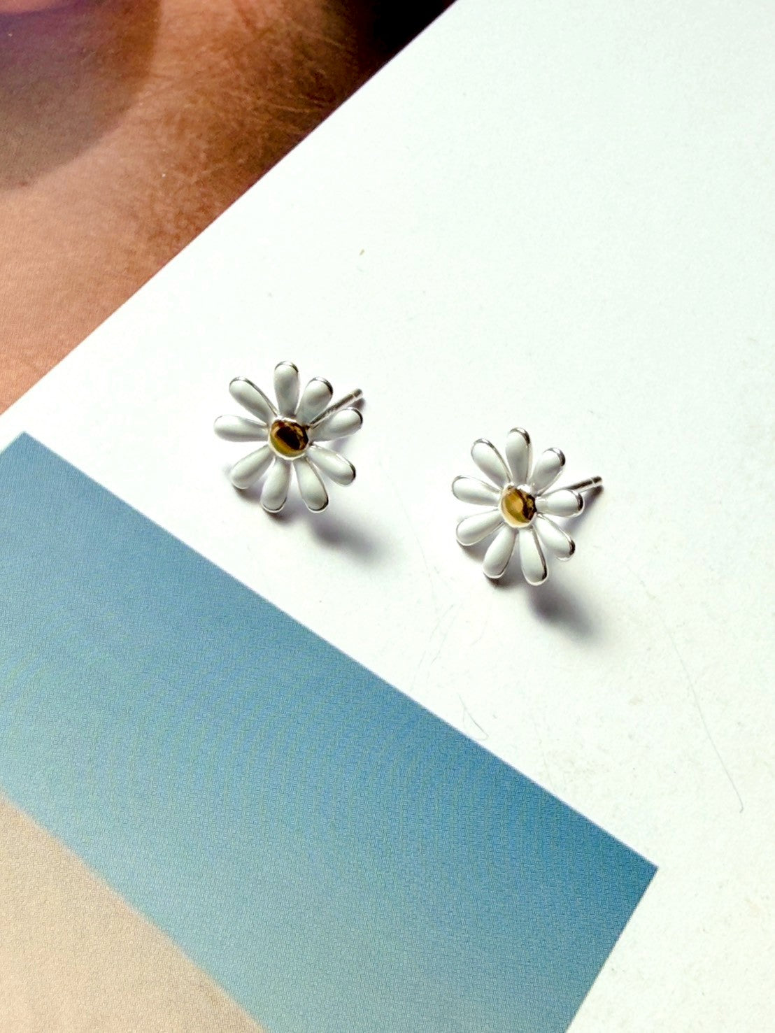 B. Daisy （Silver 925） – at3
