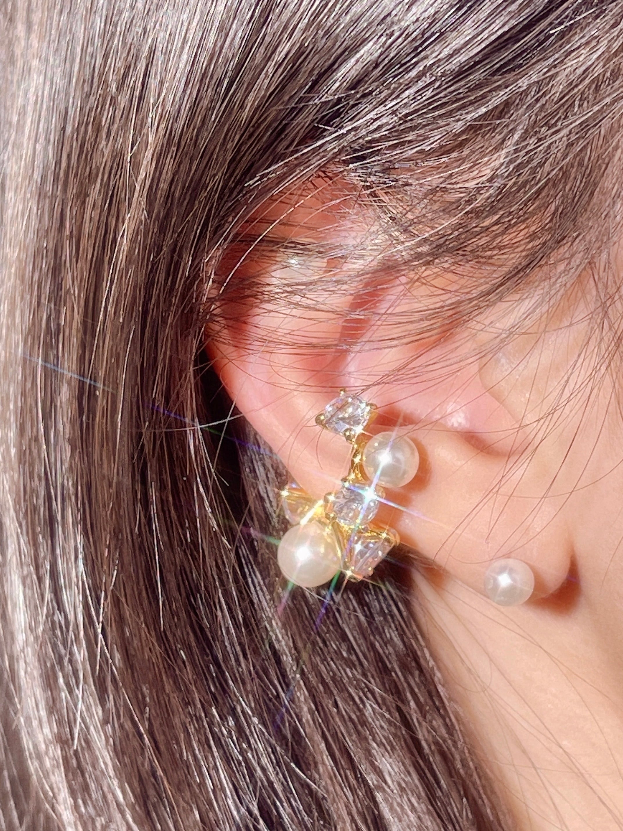 B. pearl cuff (イヤーカフ)