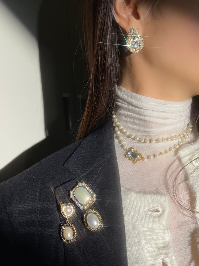 Square pearl（ブローチ）