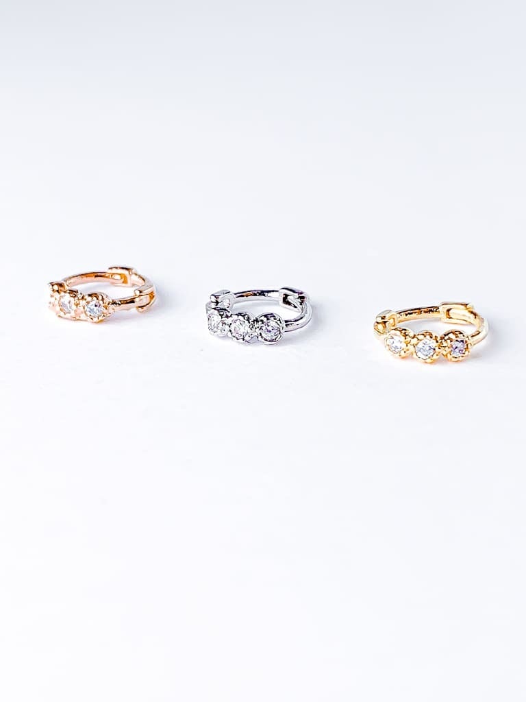 3 crystal dots ring