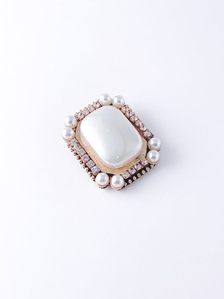 Square pearl（ブローチ）