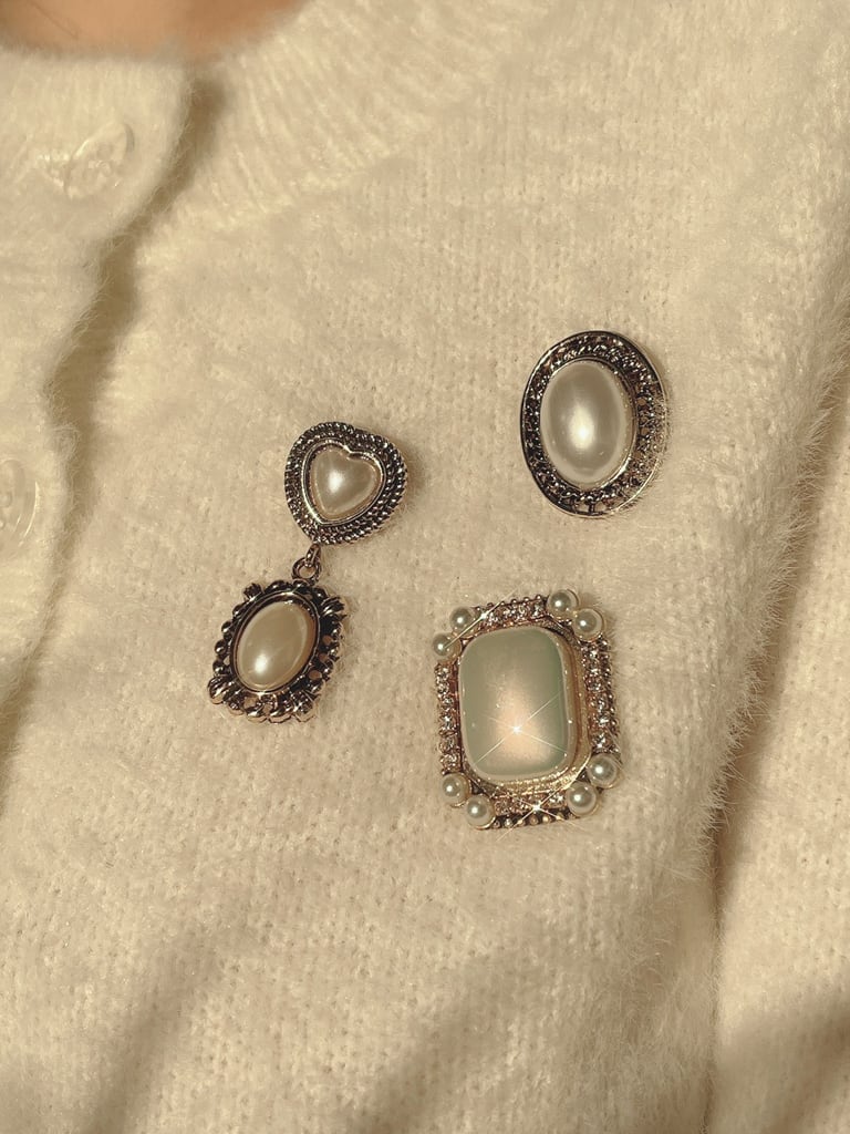 Square pearl（ブローチ）