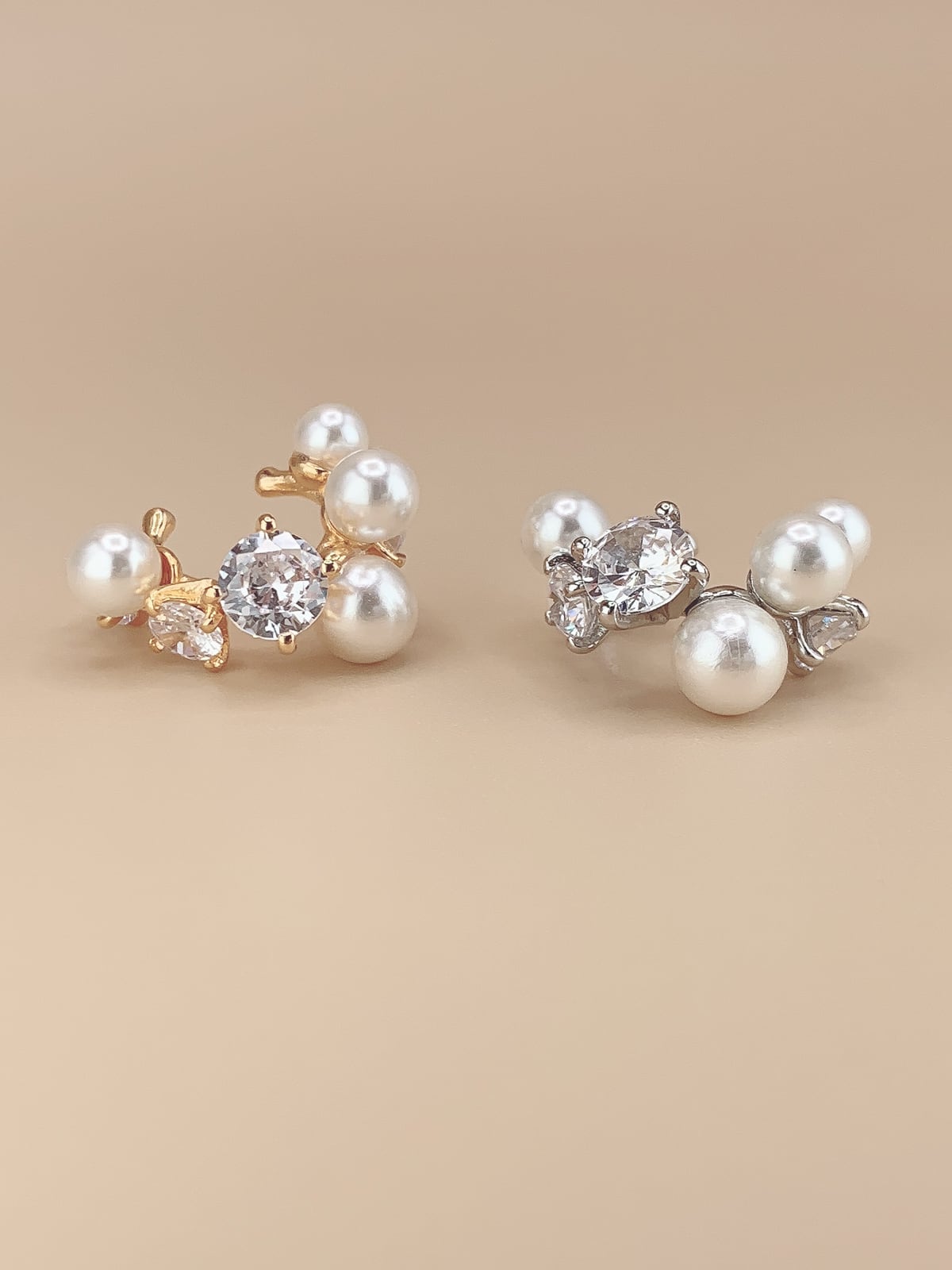 B. pearl cuff (イヤーカフ)