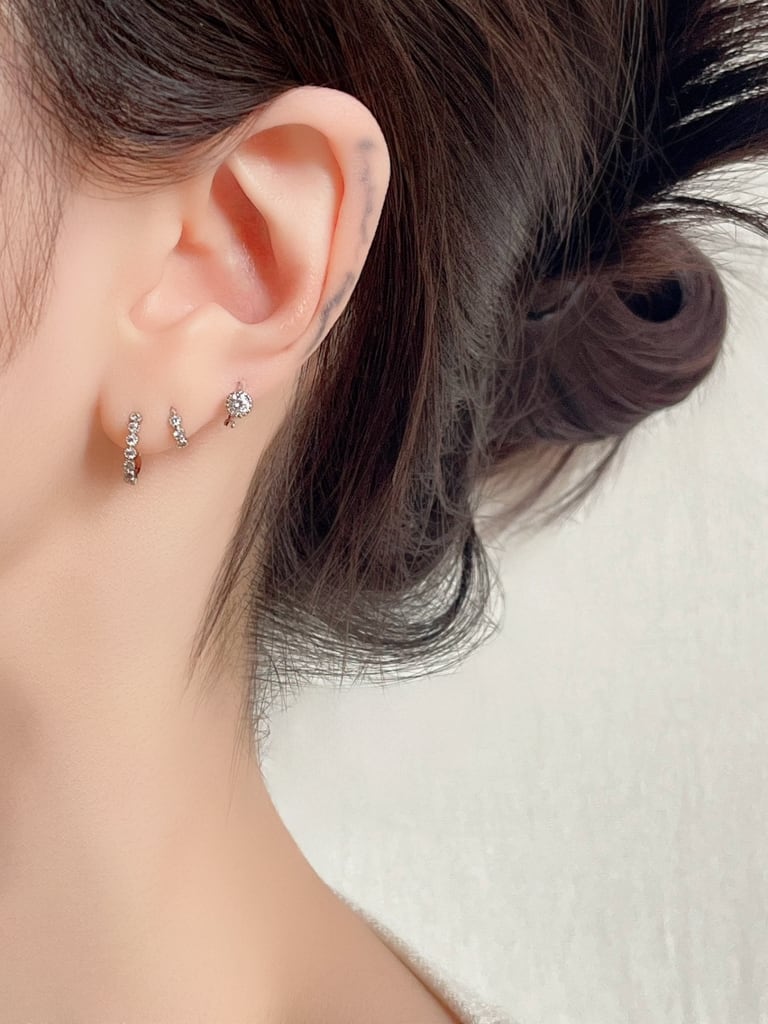 8 crystal hoop ring