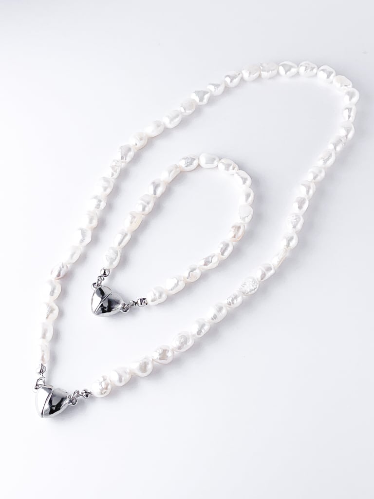Magnet heart & Pearl neck