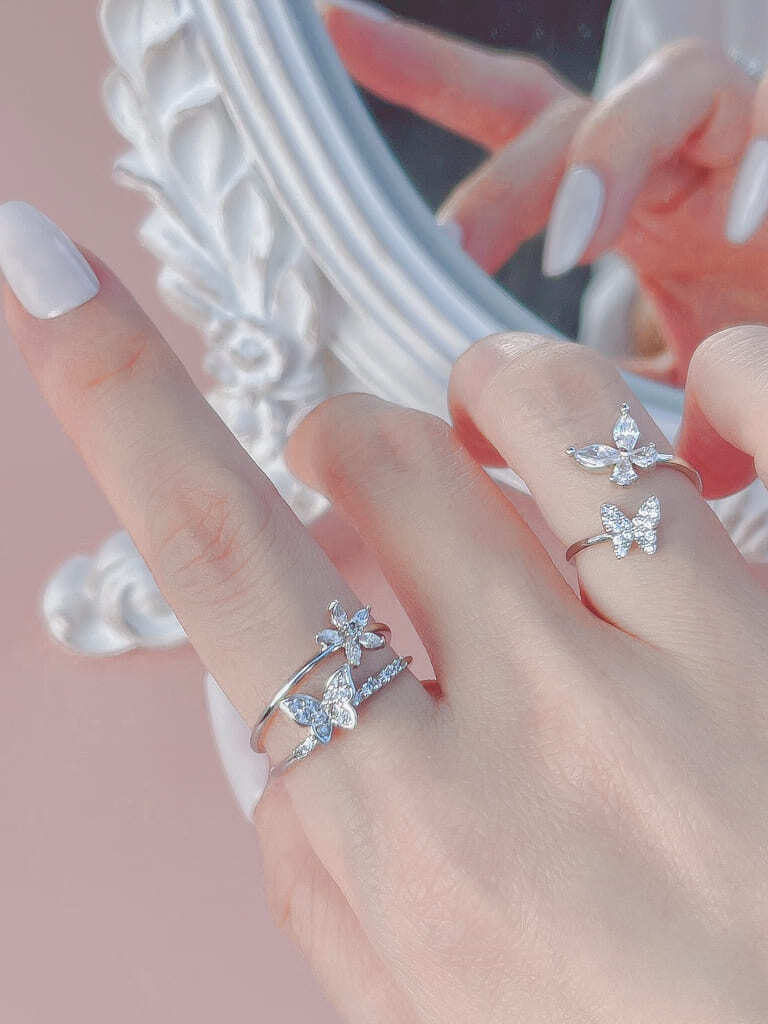 Petit 2 Butterfly ring