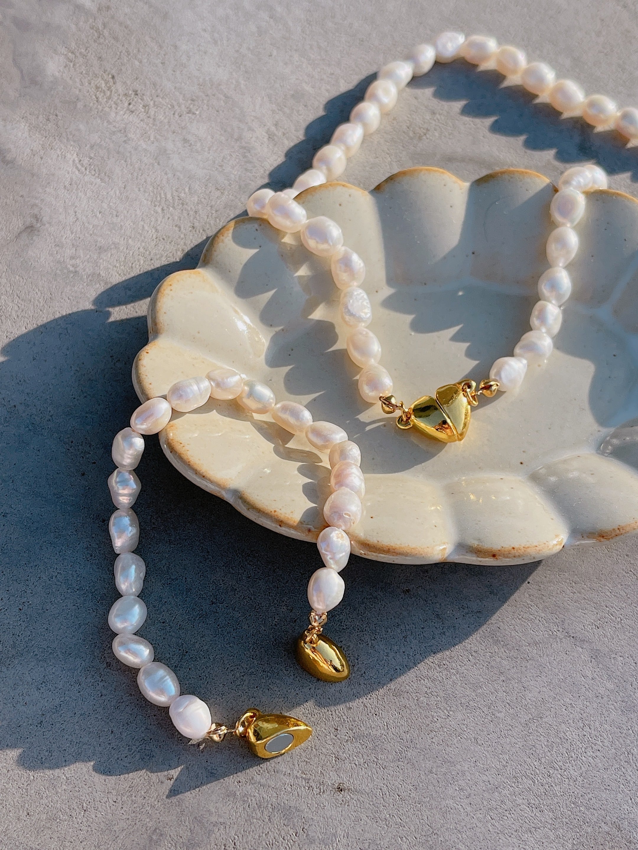 Magnet heart & Pearl neck