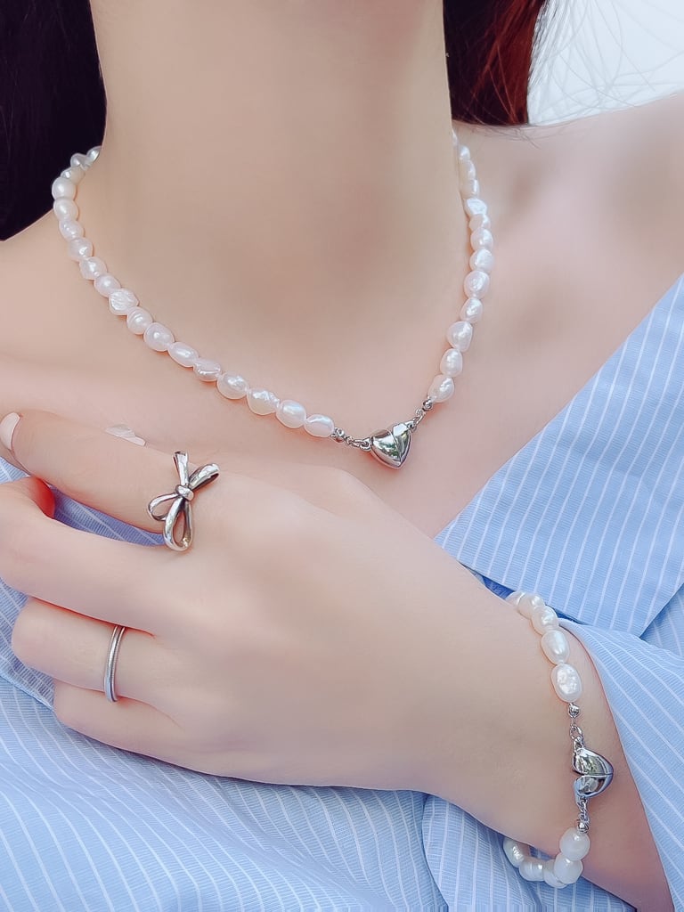 Magnet heart & Pearl neck