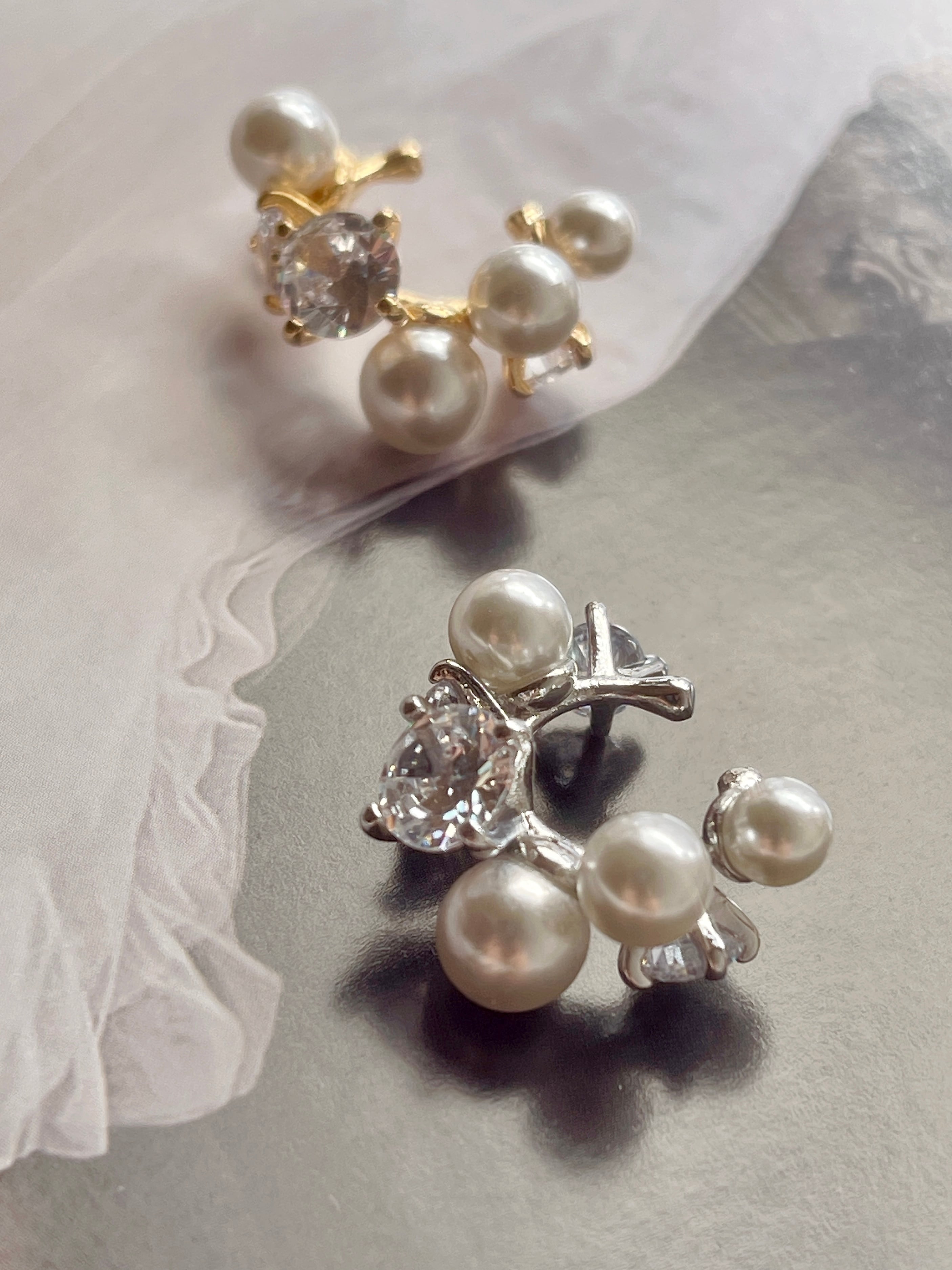 B. pearl cuff (イヤーカフ)