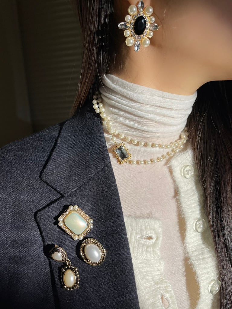 Square pearl（ブローチ）